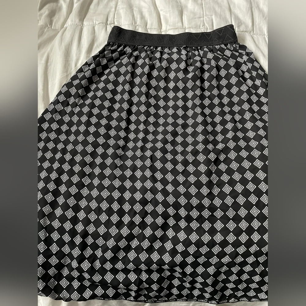 Lularoe Flowy Jill Skirt Black M